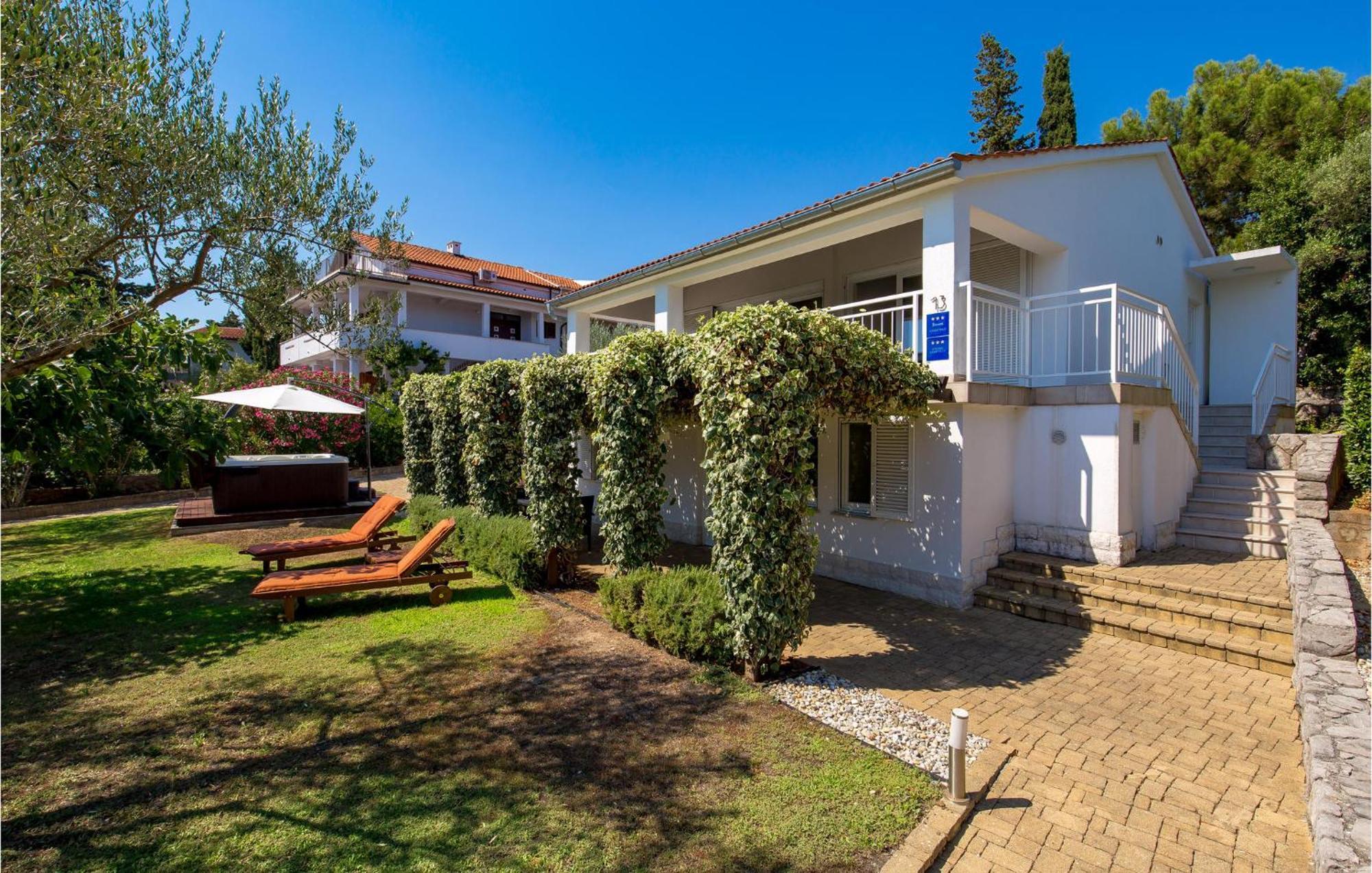 Nice Home In Krk With Kitchen คิร์ก ภายนอก รูปภาพ