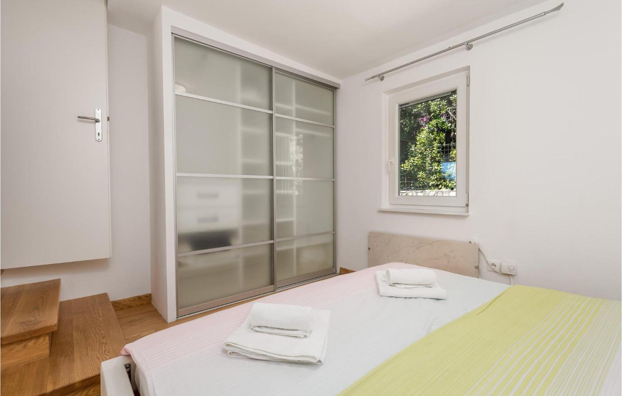 Nice Home In Krk With Kitchen คิร์ก ภายนอก รูปภาพ